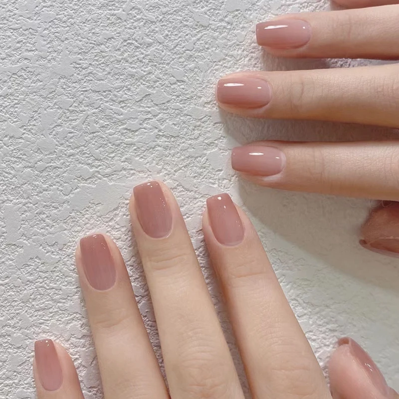 Natürlicher glänzender Nagelkunst