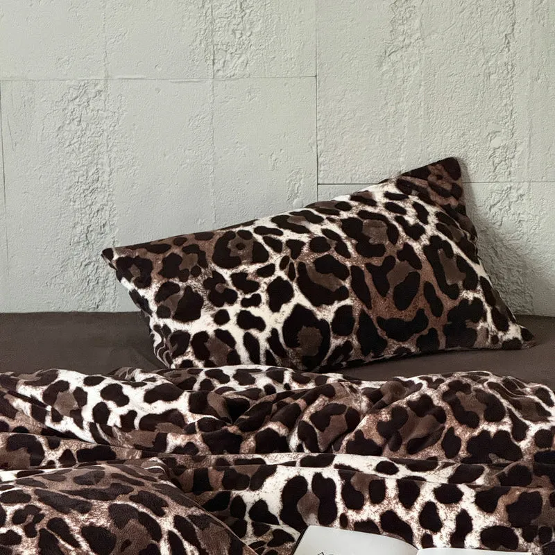 Luxuriöses Samt-Bettwäsche-Set mit Leopardenmuster