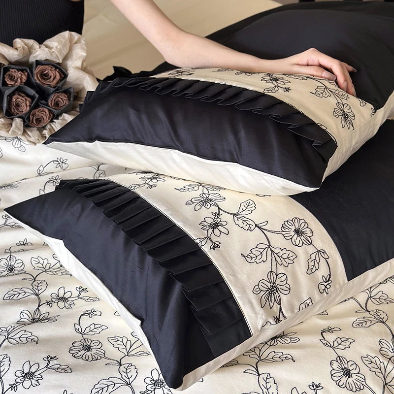 Luxuriöses Baumwoll-Satin Bettwäsche-Set mit Rüschen und zarter Blumenstickerei