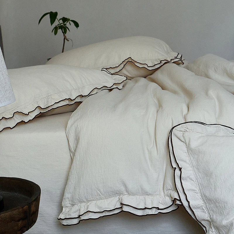 Leinen-Baumwoll-Bettwäsche-Set mit Rüschenrand und Wohndecke