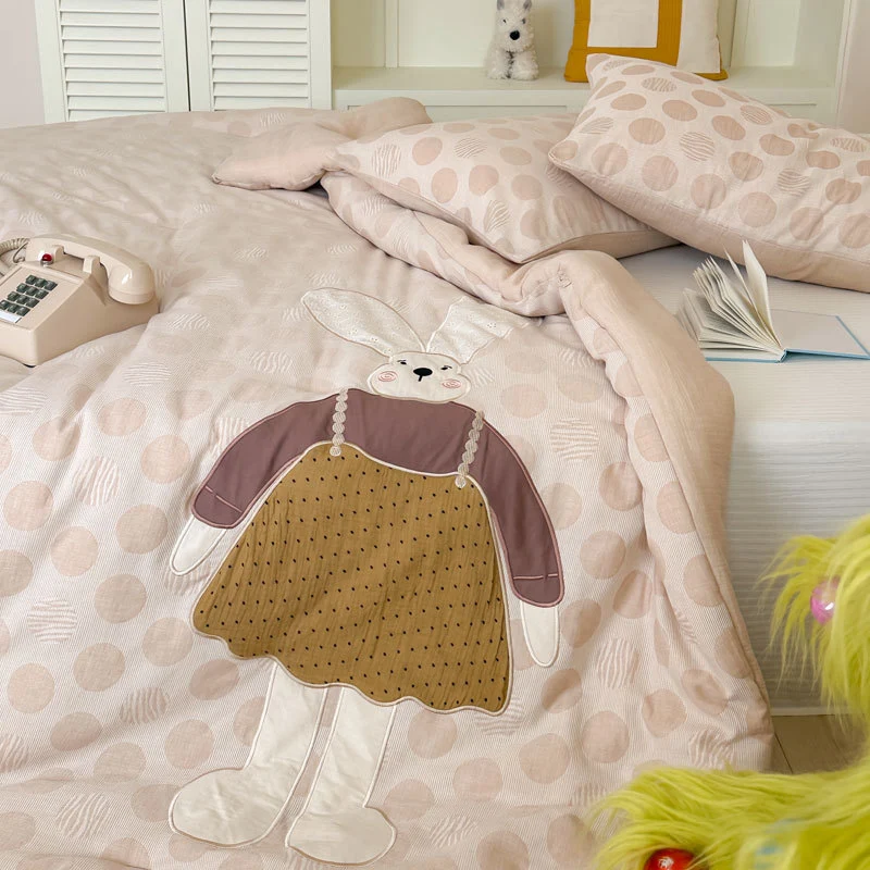 Kinder-Steppbett-Garnitur mit appliziertem Hunde-Motiv und Tupfenmuster
