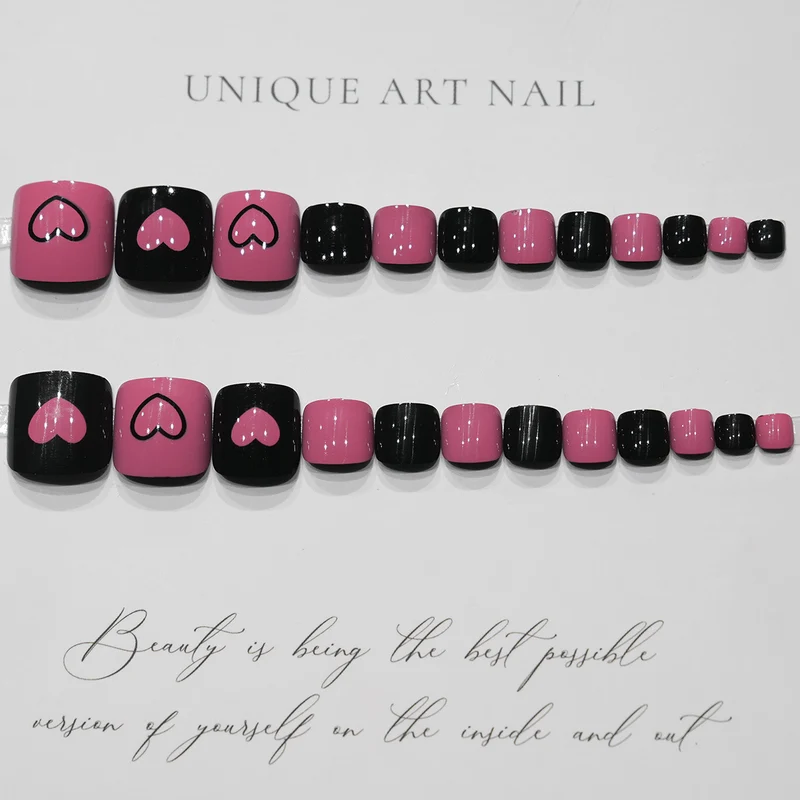 Liebe-inspirierte Pediküre Nagelkunst