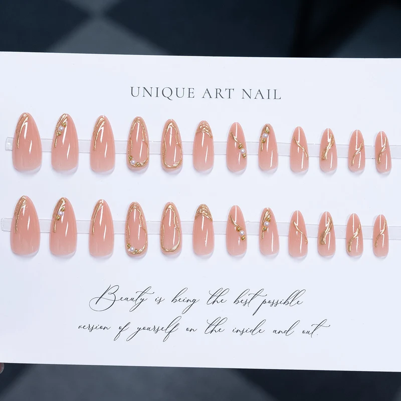 Verschnörkelte Stiletto-Nagelkunst