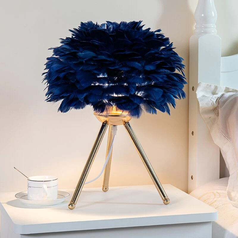 Skanto | Romantische Feder-Tischlampe Moderne Nachttischlampe Wohnzimmer Café Dekoration Hochzeits-Weihnachtsgeschenk Straußenfederlicht