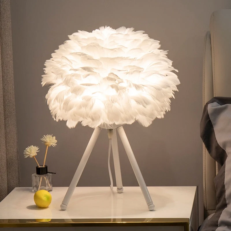 Skanto | Romantische Feder-Tischlampe Moderne Nachttischlampe Wohnzimmer Café Dekoration Hochzeits-Weihnachtsgeschenk Straußenfederlicht