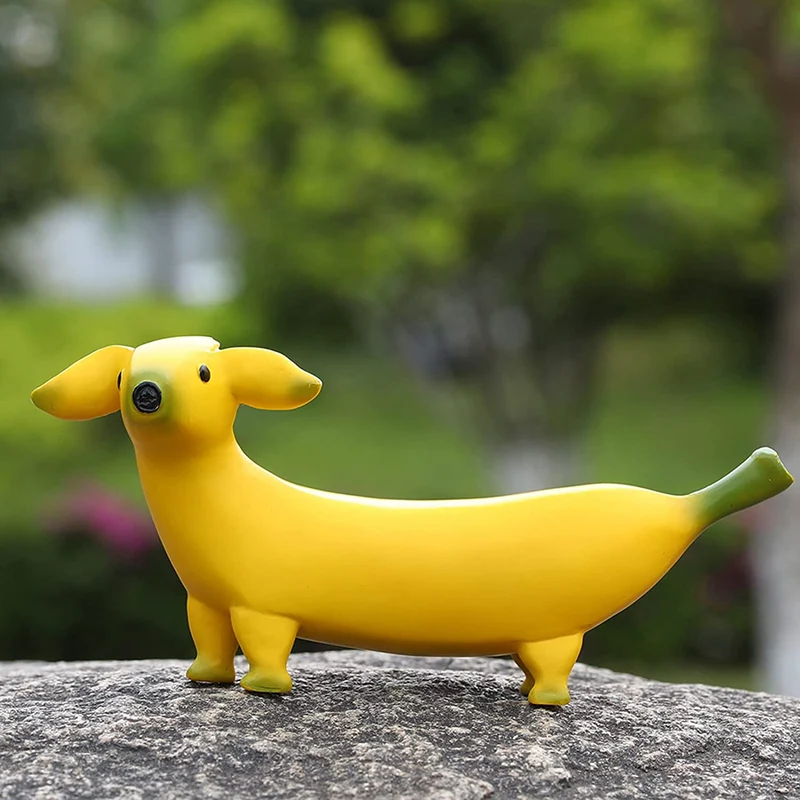 Watch your neighbors' jaws drop when they see your very own banana dog
