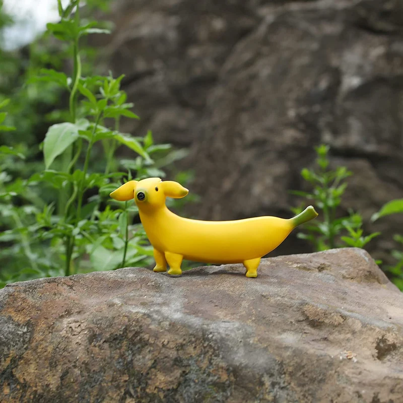 Watch your neighbors' jaws drop when they see your very own banana dog