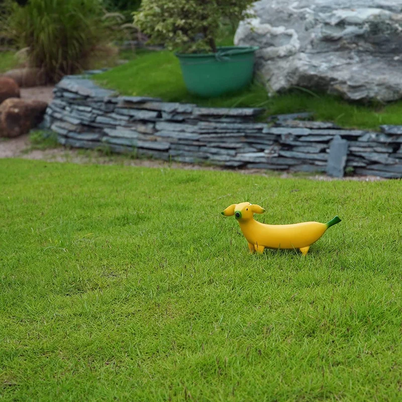 Watch your neighbors' jaws drop when they see your very own banana dog