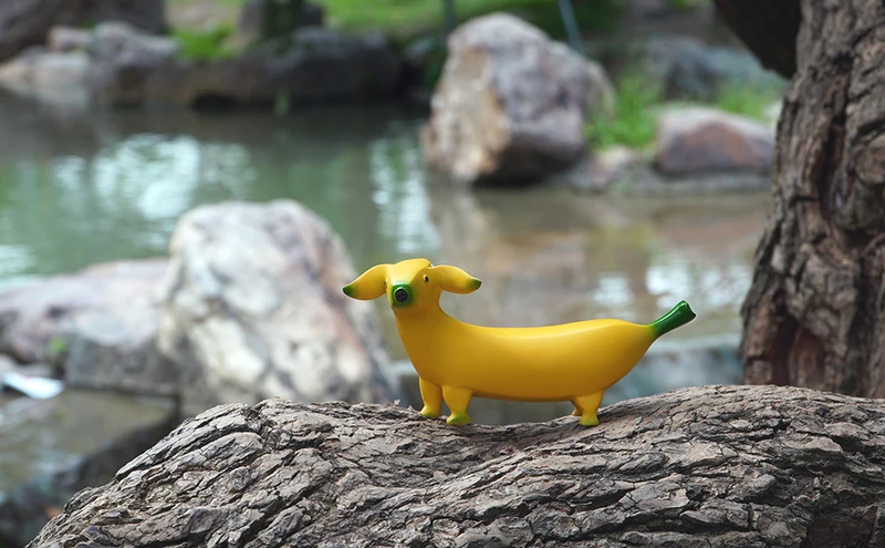 Watch your neighbors' jaws drop when they see your very own banana dog
