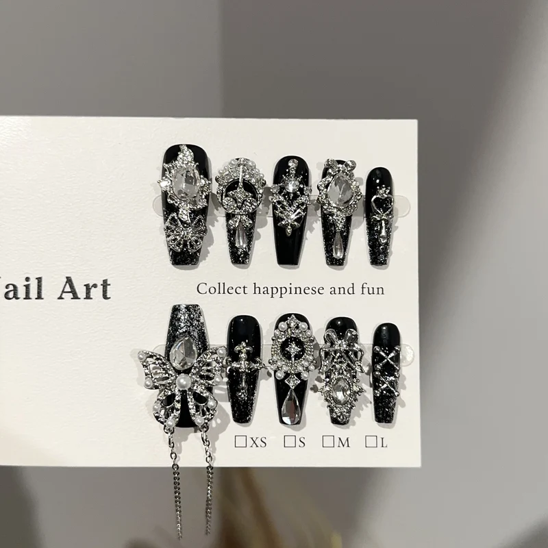 Schickes dekoratives Press-On-Nagelkunst-Set
