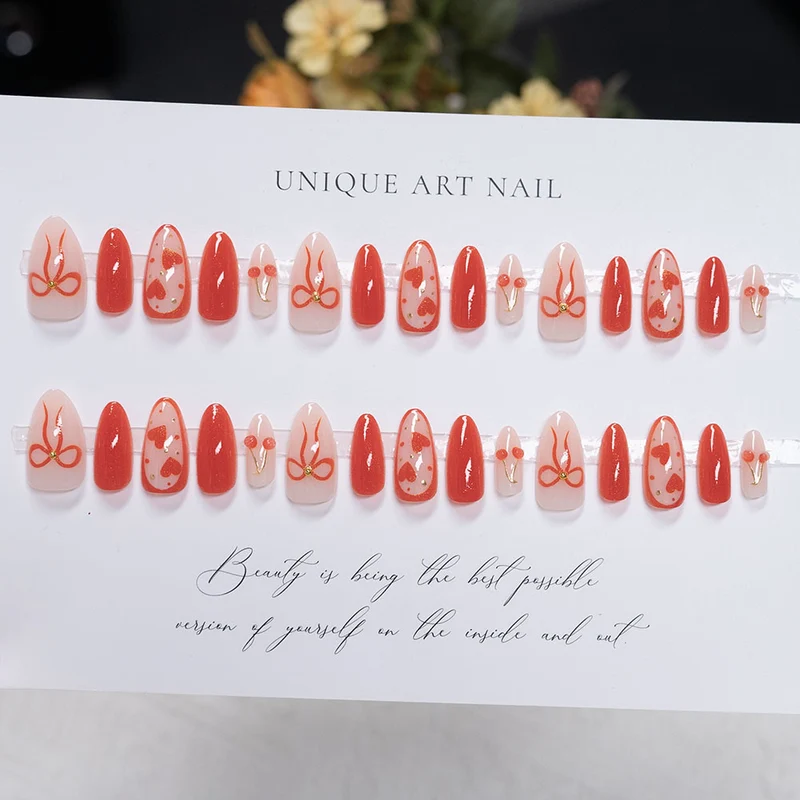 Herz-Themen Elegante Press-On Nagelkunst