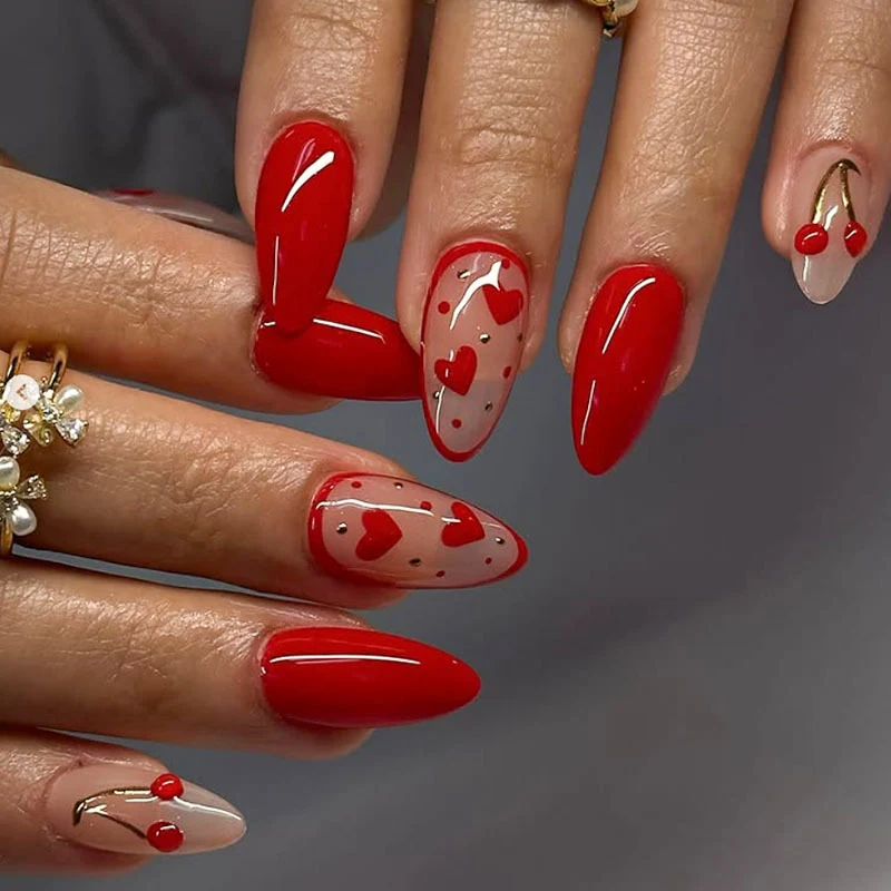 Herz-Themen Elegante Press-On Nagelkunst