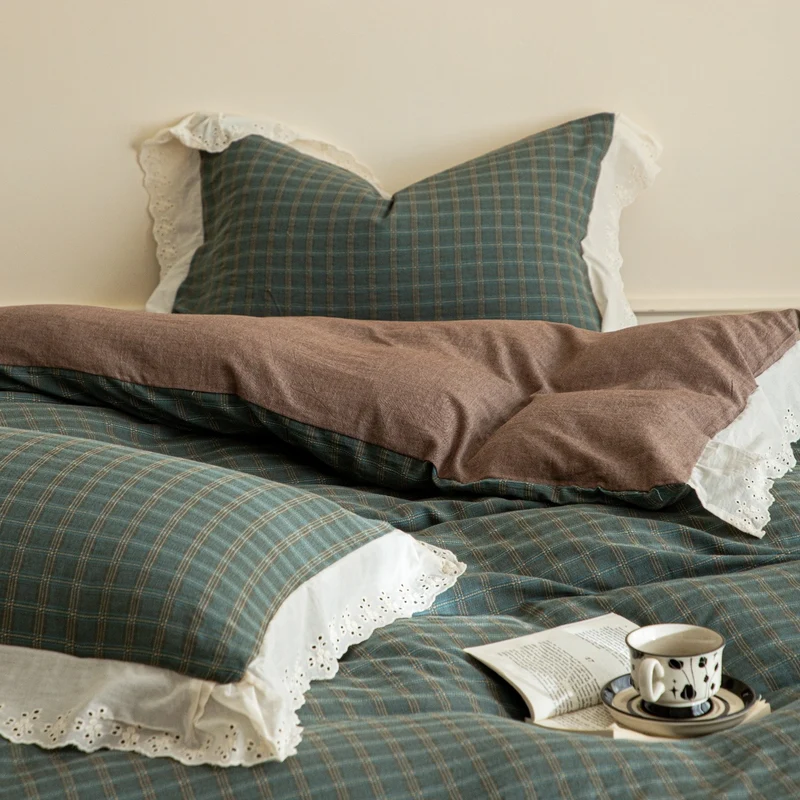 Bettwäsche-Set aus Flanell mit Karomuster, Wendebettbezug und Spitzenrand