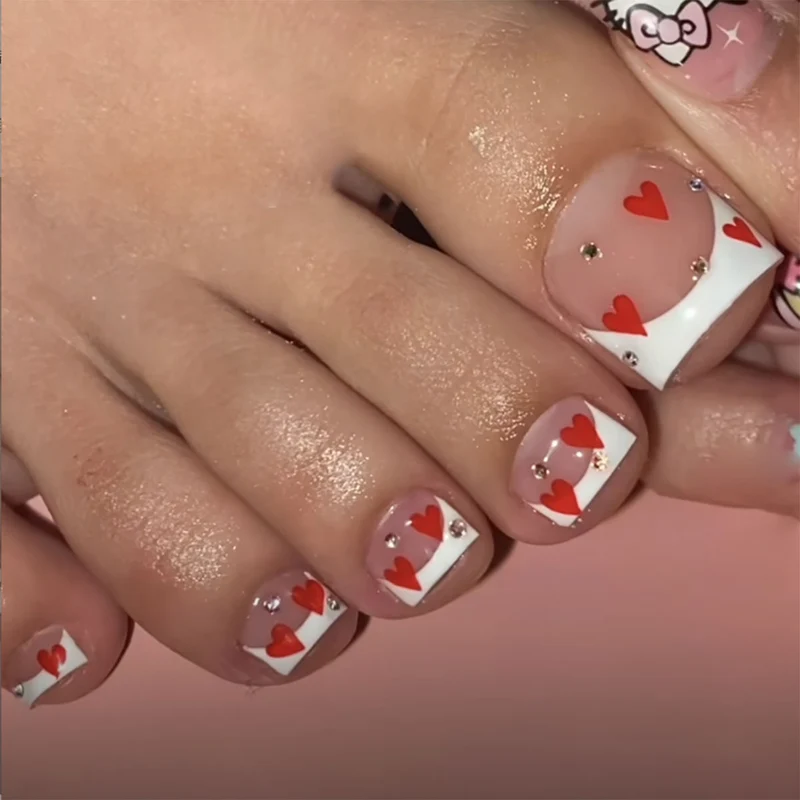Herz-verziertes Press-On Nagelkunst