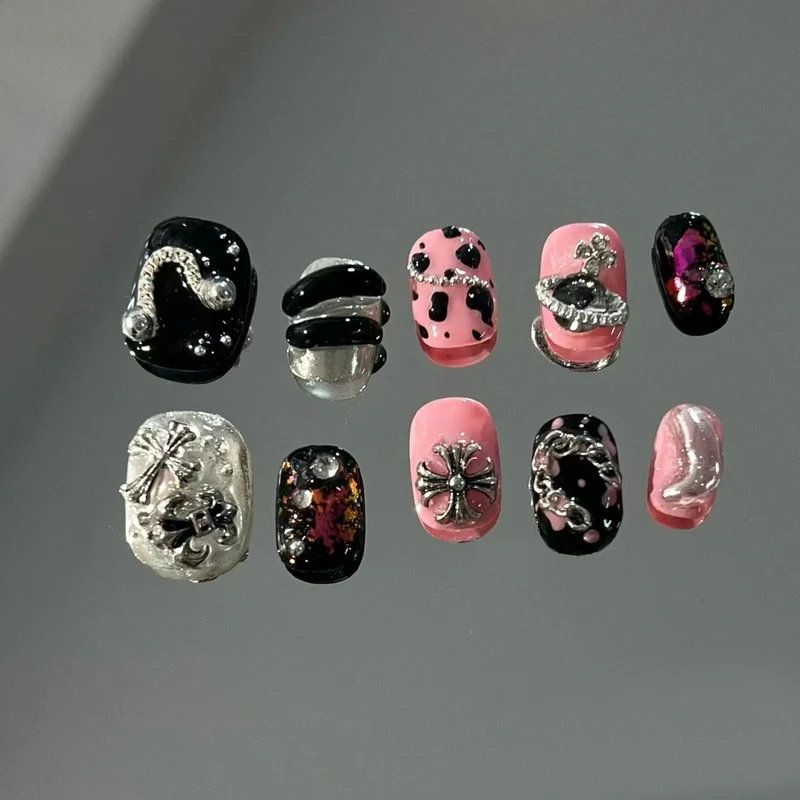 Künstlerisches Press-On Nagelkunst Set mit einzigartigen 3D Akzenten
