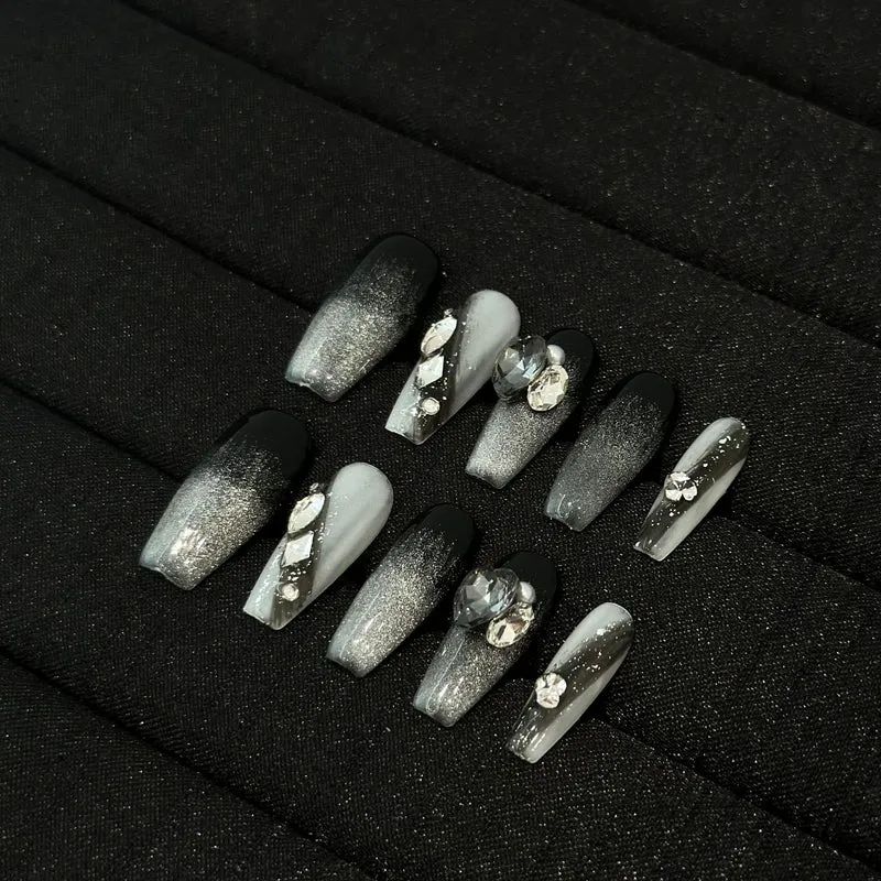 Künstlerisches Ombre Press-On Nagelset mit Edelsteinakzenten
