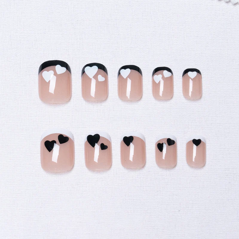 Herz-Akzent Press-On Nagelkunst