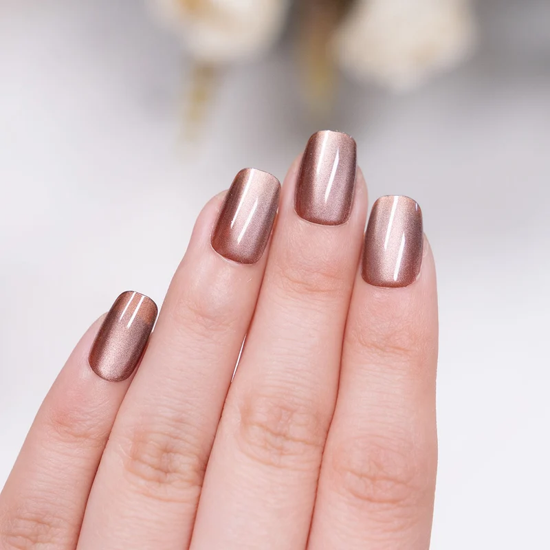 Glänzende quadratische Nagelkunstverlängerungen