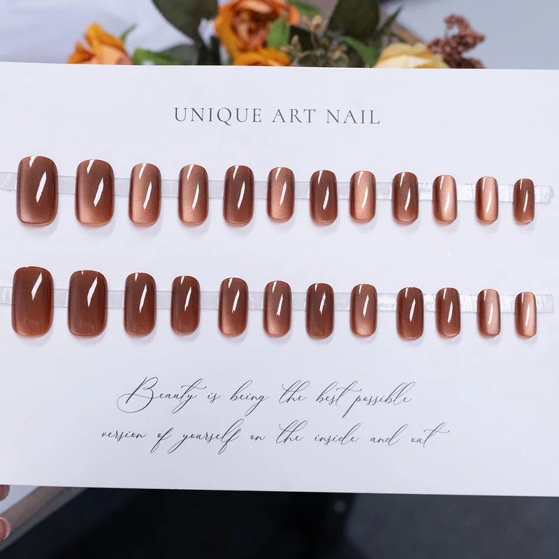 Glänzende quadratische Nagelkunstverlängerungen