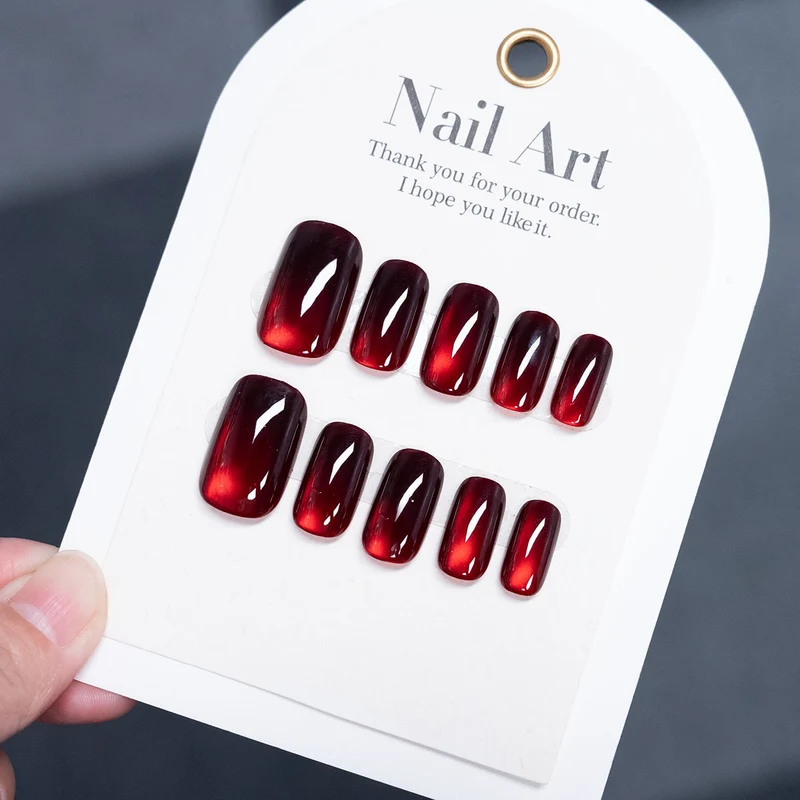 Glänzendes Press-On-Nagelset mit einzigartiger Form
