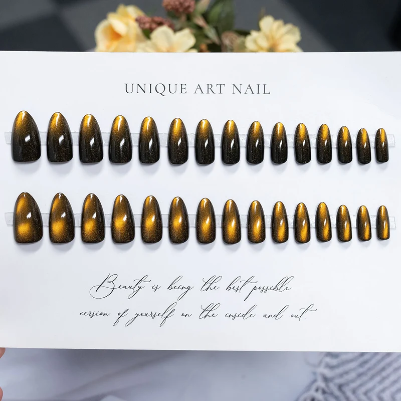 Glänzende Press-On Nail Kollektion