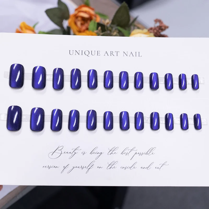 Glänzendes Press-On-Nagelkunst-Set mit blauer Schimmer-Oberfläche
