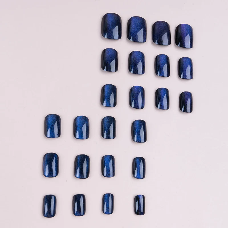 Glänzendes Press-On-Nagelkunst-Set mit blauer Schimmer-Oberfläche
