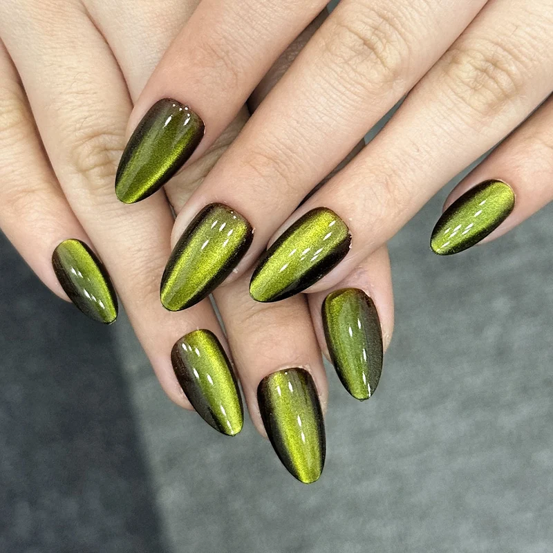 Glänzendes Press-On Nagelkunst Set