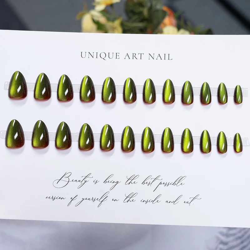 Glänzendes Press-On Nagelkunst Set