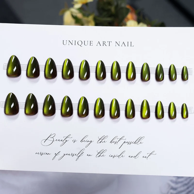 Glänzendes Press-On Nagelkunst Set