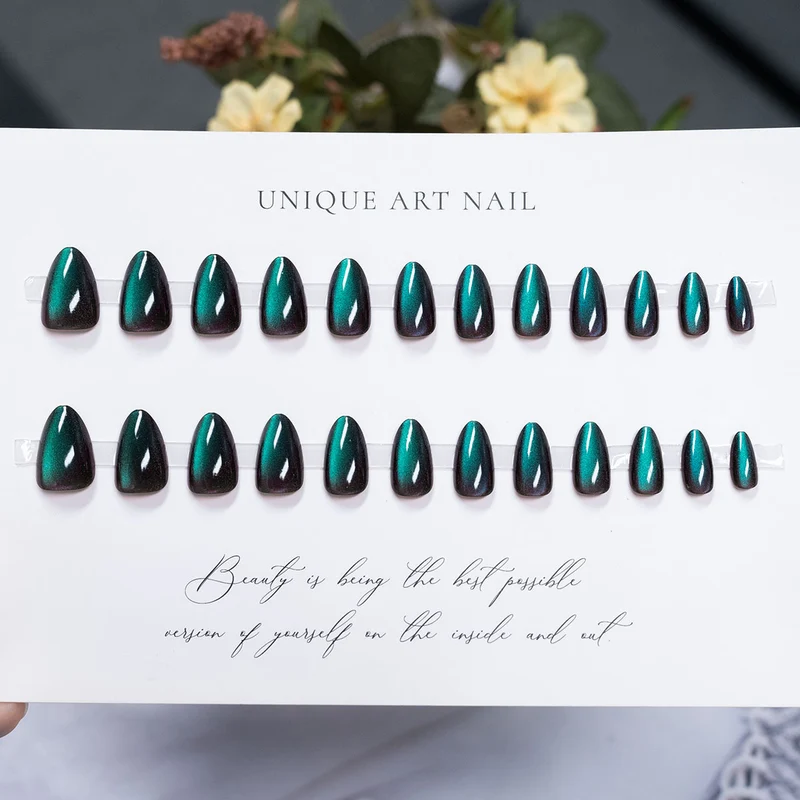 Glänzendes Press-On Nagelkunst Set