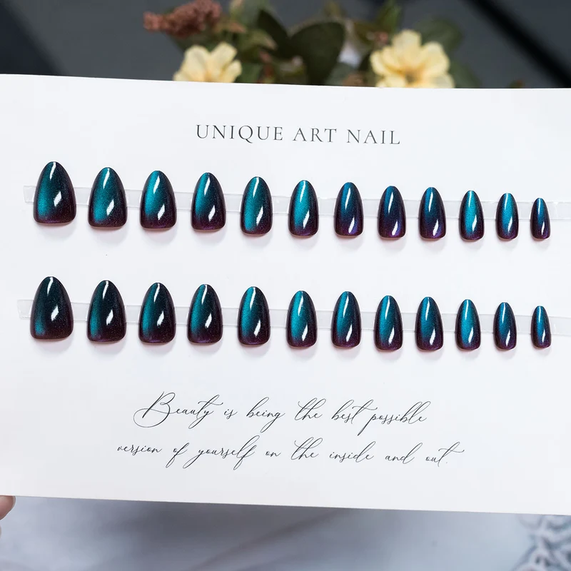 Glänzendes Press-On Nagelkunst Set