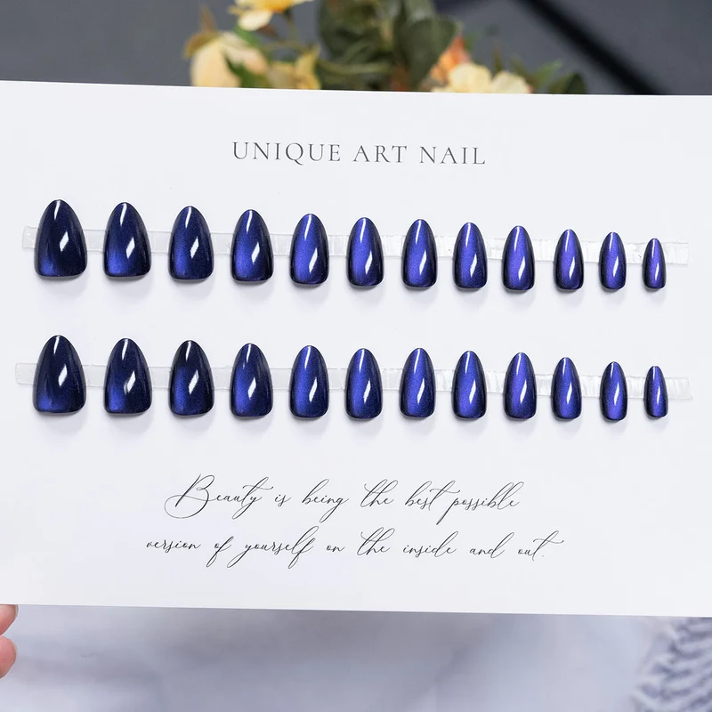 Glänzendes Press-On Nagelkunst Set
