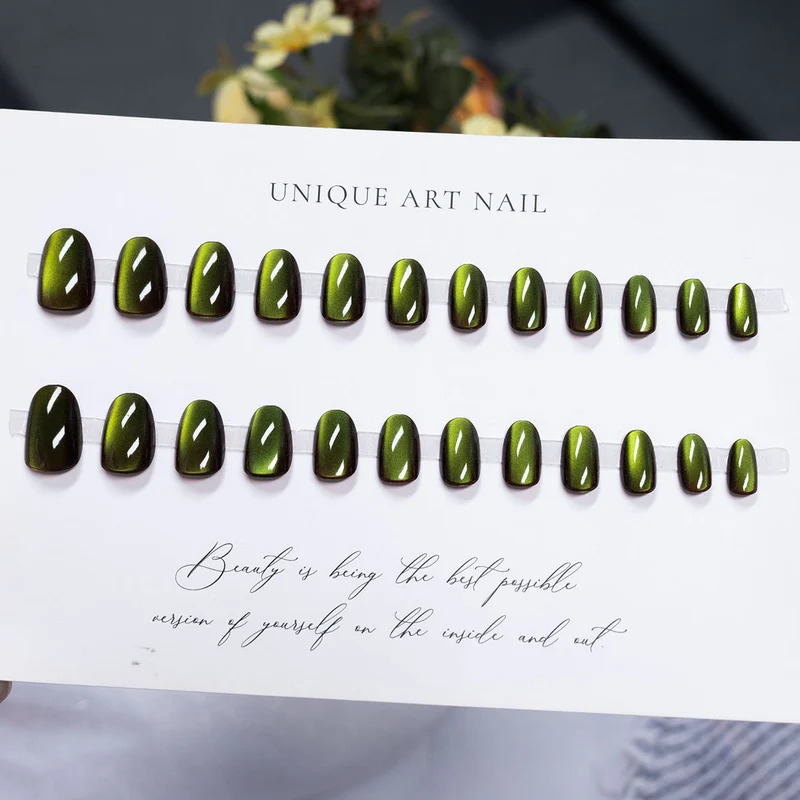 Glänzendes Press-On Nagelkunst Set