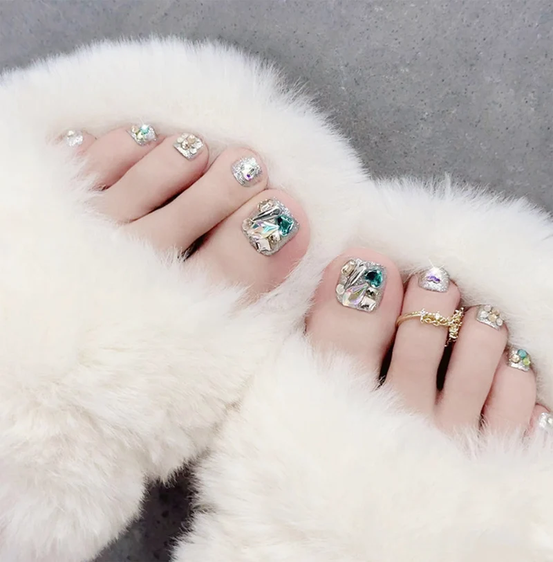 Glitzernde French Tip Zehennagelkunst
