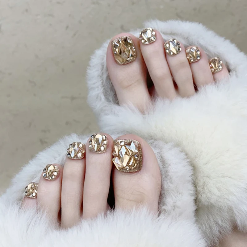 Glitzernde French Tip Zehennagelkunst