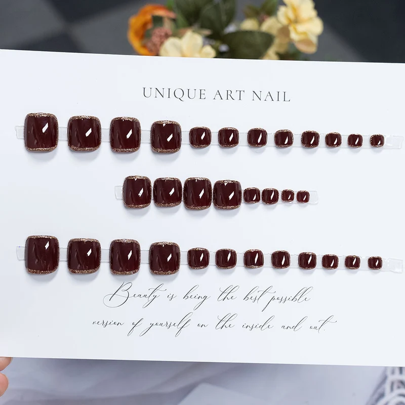 Glamouröse dekorative Pediküre Nagelkunst