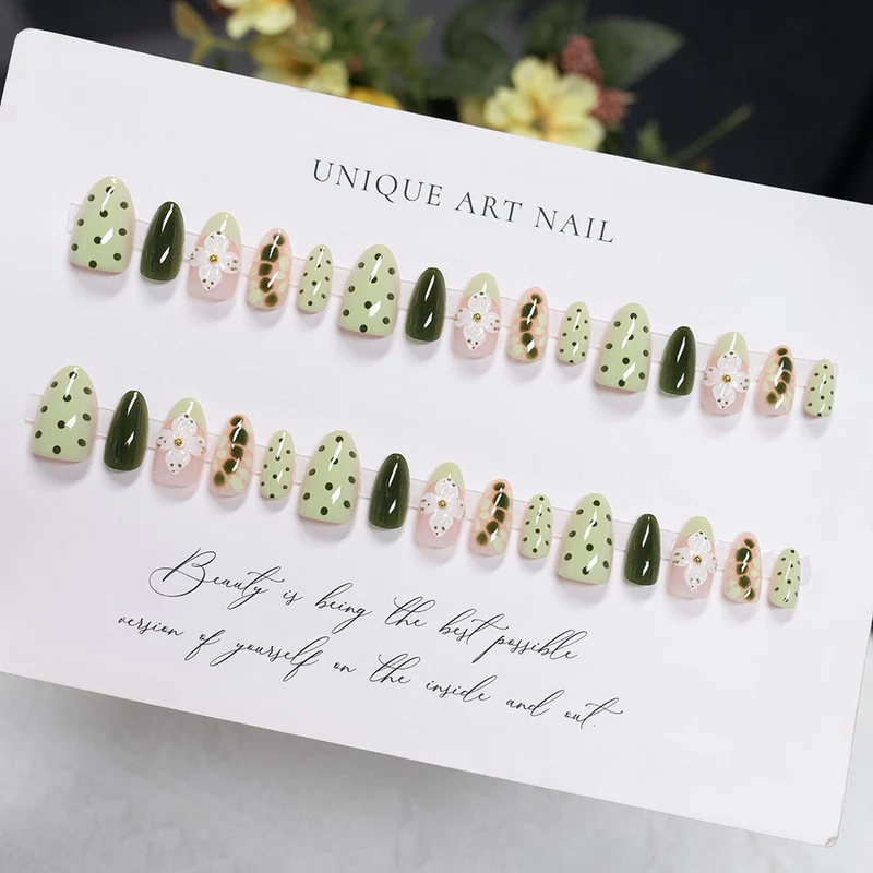 Blumenmuster Aufkleben Nagelkunst