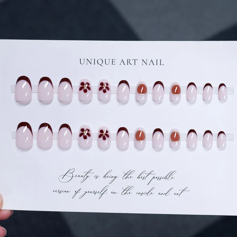 Blumen-inspiriertes Press-On Nagelkunst
