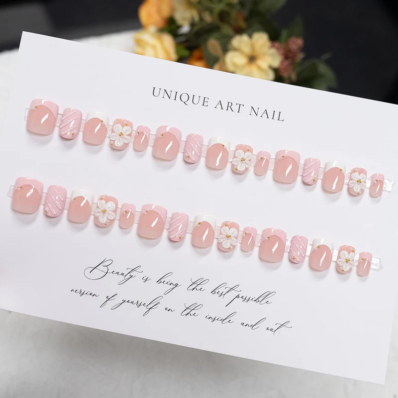 Blumenverzierte Press-On Nagelset