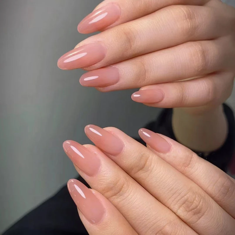 Glänzende mandelförmige Nagelverstärkungen