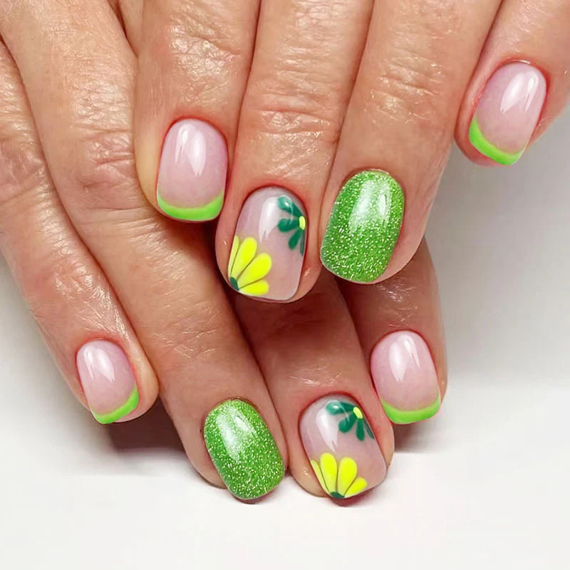 Blumenmuster Nagelkunst