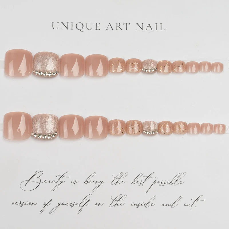 Glamouröse Strass-Nagelkunst