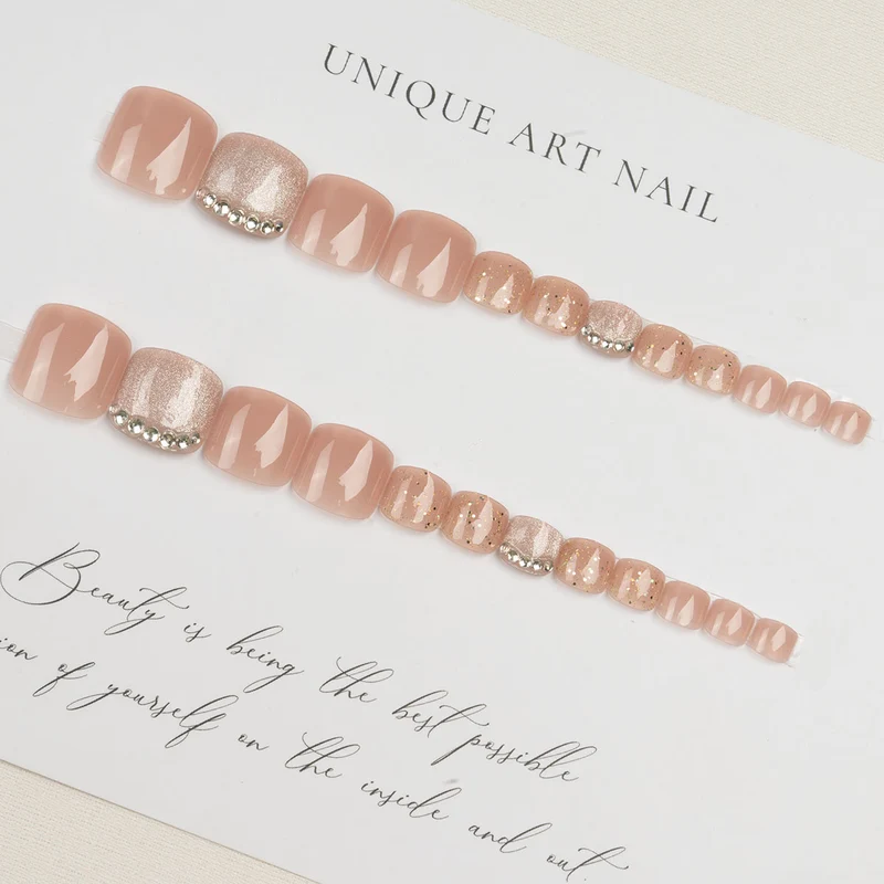 Glamouröse Strass-Nagelkunst