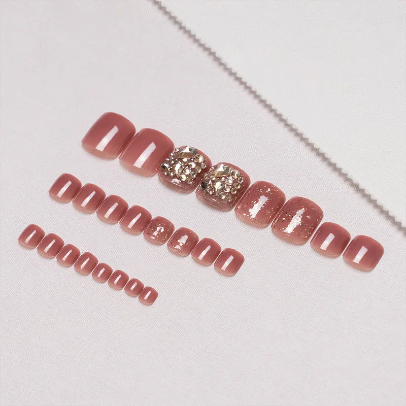 Glamouröse mit Strass verzierte Pediküre-Nagelkunst