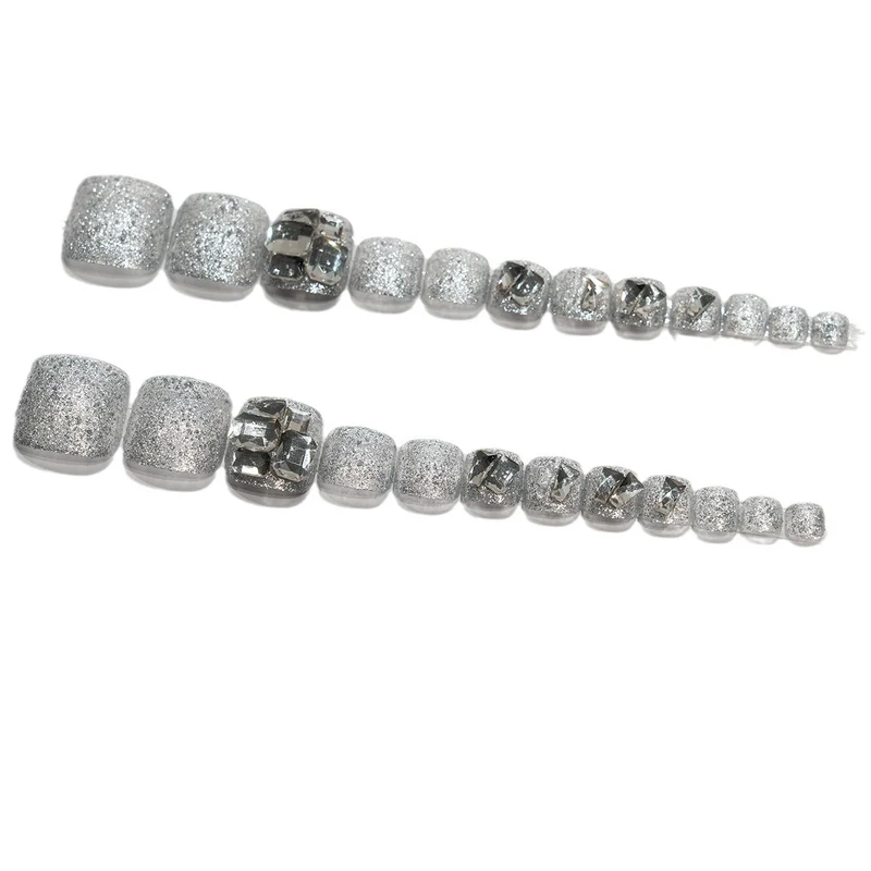 Glamouröse mit Strass verzierte Pediküre