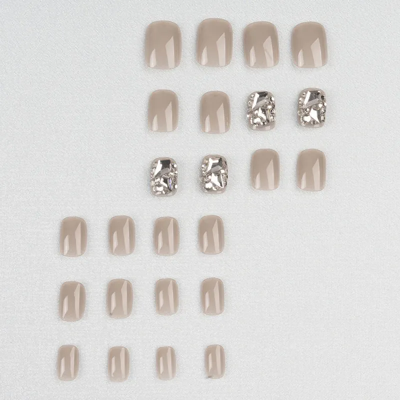 Glamouröse Press-On Nagelset mit Strass-Akzenten