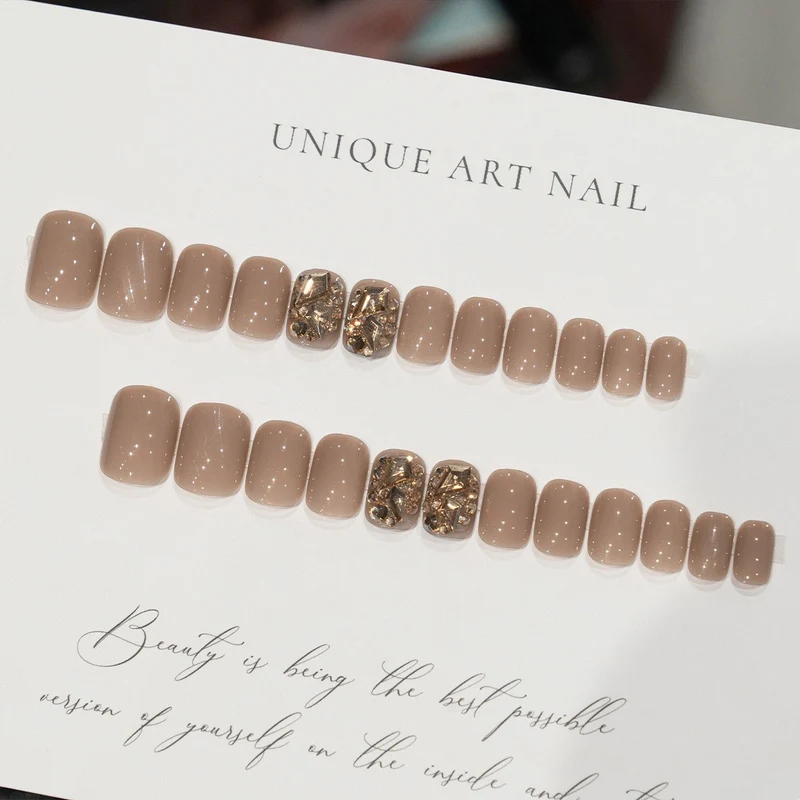 Glamouröse Press-On Nagelset mit Strass-Akzenten