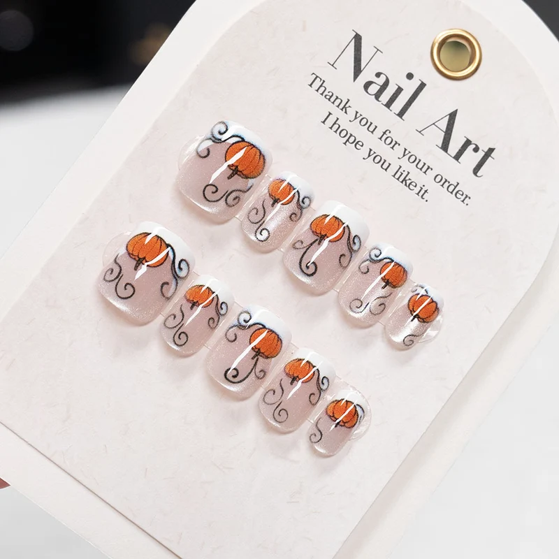 Festliche Kürbis-themed Nail Art