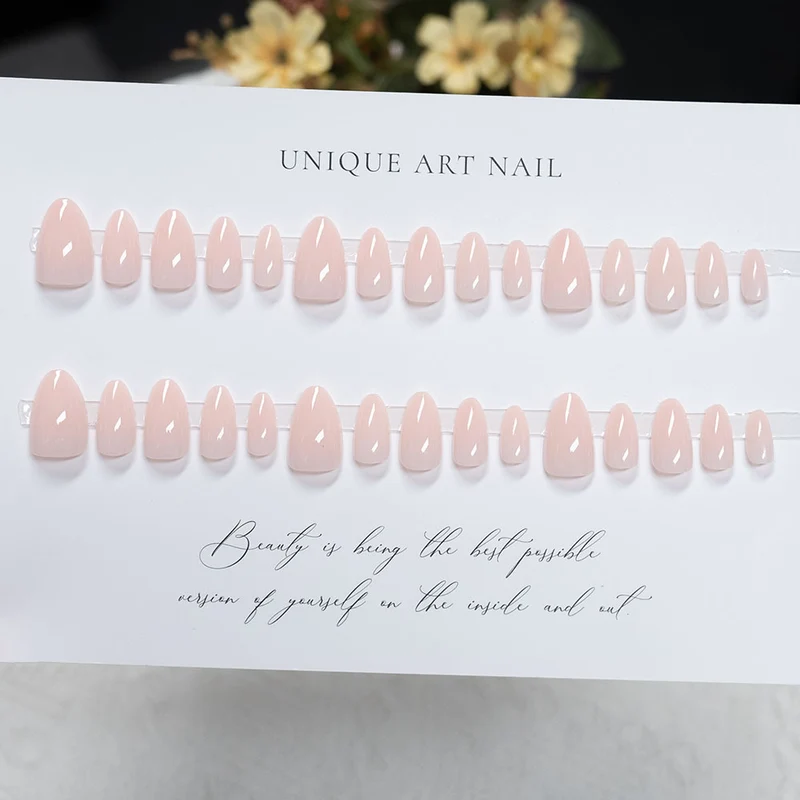 Elegante Stiletto Press-On Nagelkunst
